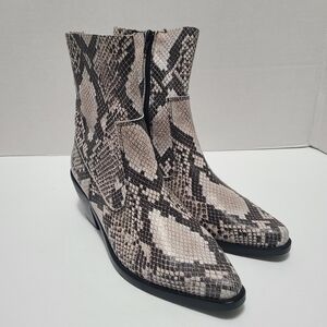 Urban Outfitters Bronco Snake Print Western Boots Size‎ 39